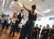 拉丁舞老师是男还是女的好呢?