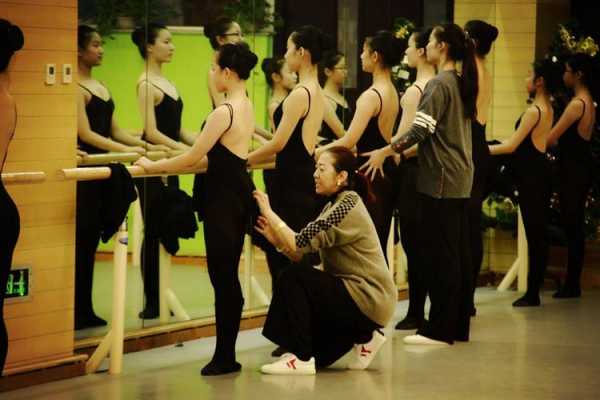 北京二中舞蹈有哪些_北京市第二中学舞蹈团
