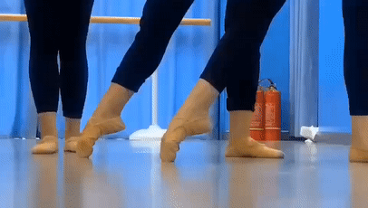 中国民族舞有哪些脚的动作（民族舞脚步基本动作视频教学）