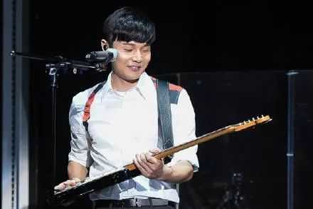 李荣浩为什么是吉他演奏家之一-李荣浩为什么是吉他演奏家