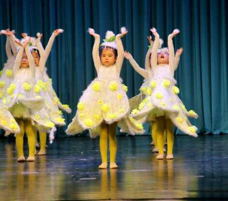  幼儿有哪些表演性舞蹈「幼儿园表演性舞蹈」