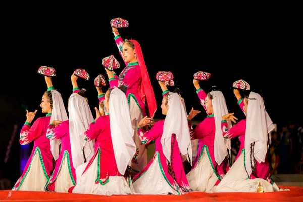 维族舞蹈步伐都有哪些,维族舞蹈步伐都有哪些动作 
