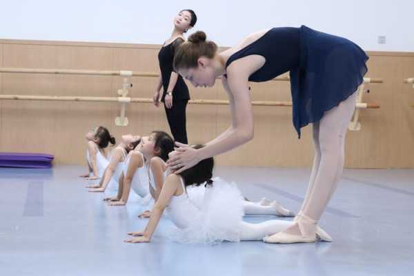  国际顶级芭蕾舞学校有哪些「国际顶级芭蕾舞学校有哪些学校」