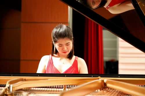 陈小雨钢琴演奏视频